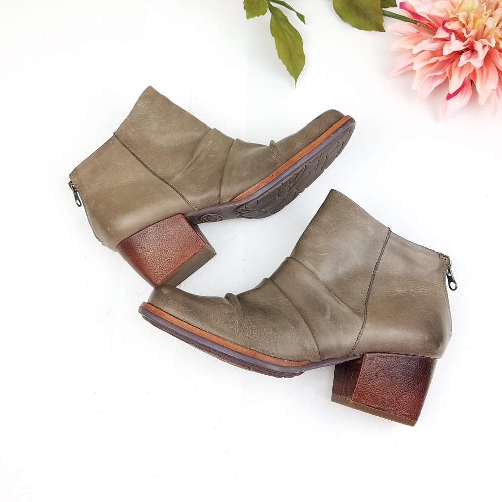 Kork-Ease Dark Taupe 'Kissel' Boot

Sz 7